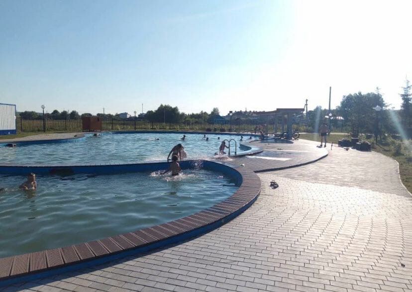 Покупаться в краснодаре. Открытый бассейн в Азнакаево. Парк Новошешминск. Новошешминск бассейн в парке. Бассейн Жемчужина Новошешминск.